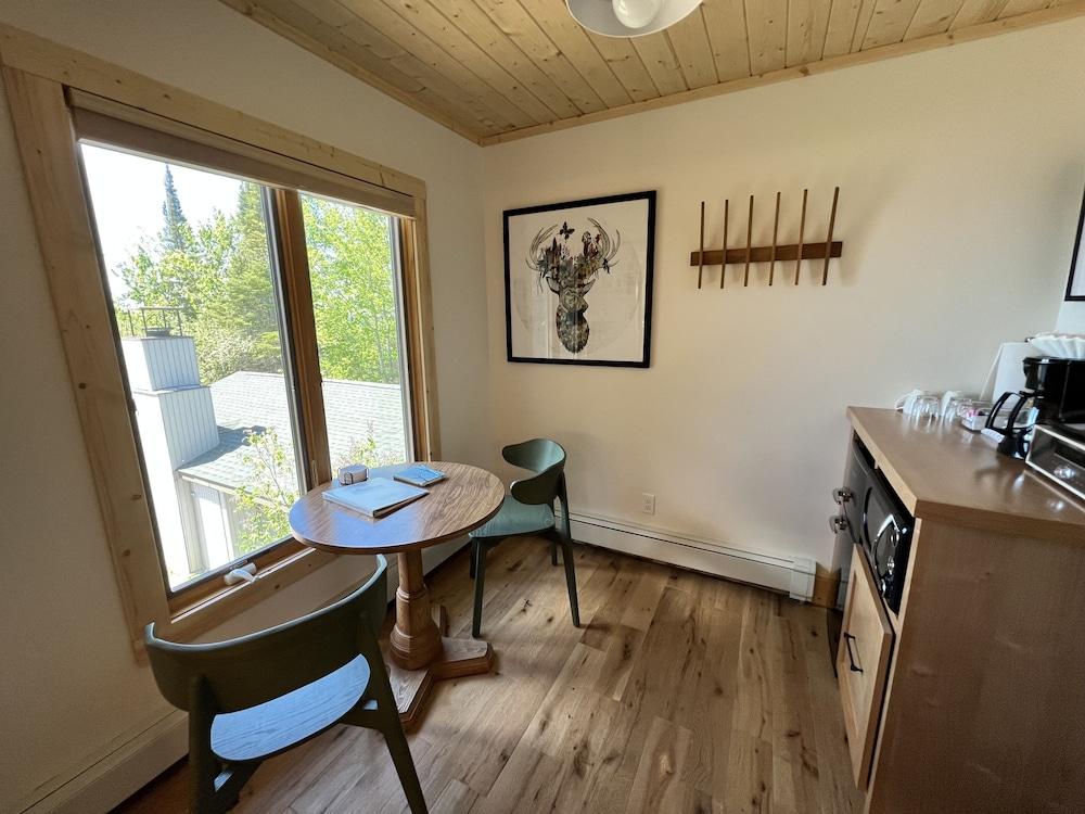 Thomsonite Beach Inn photo 80
