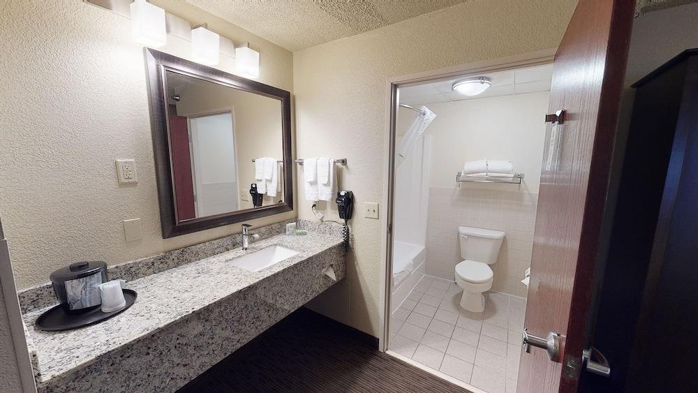 AmericInn by Wyndham Mounds View Minneapolis photo 44