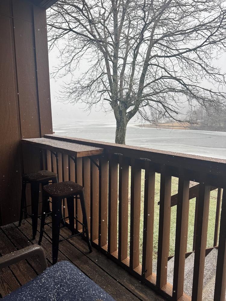 LakeFront Lodge photo 27