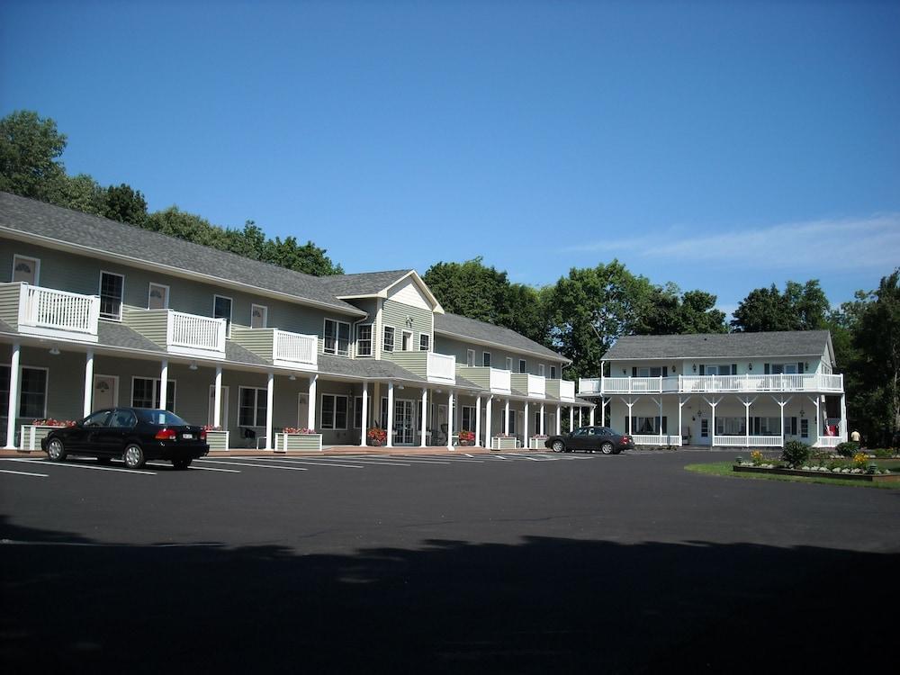 Cromwell Harbor Motel photo 15