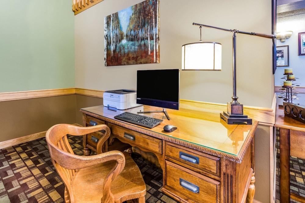 AmericInn by Wyndham Hampton photo 15