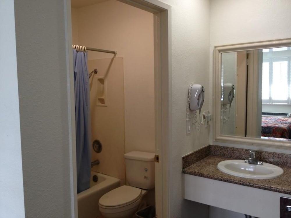 Scottish Inns Long Beach photo 22