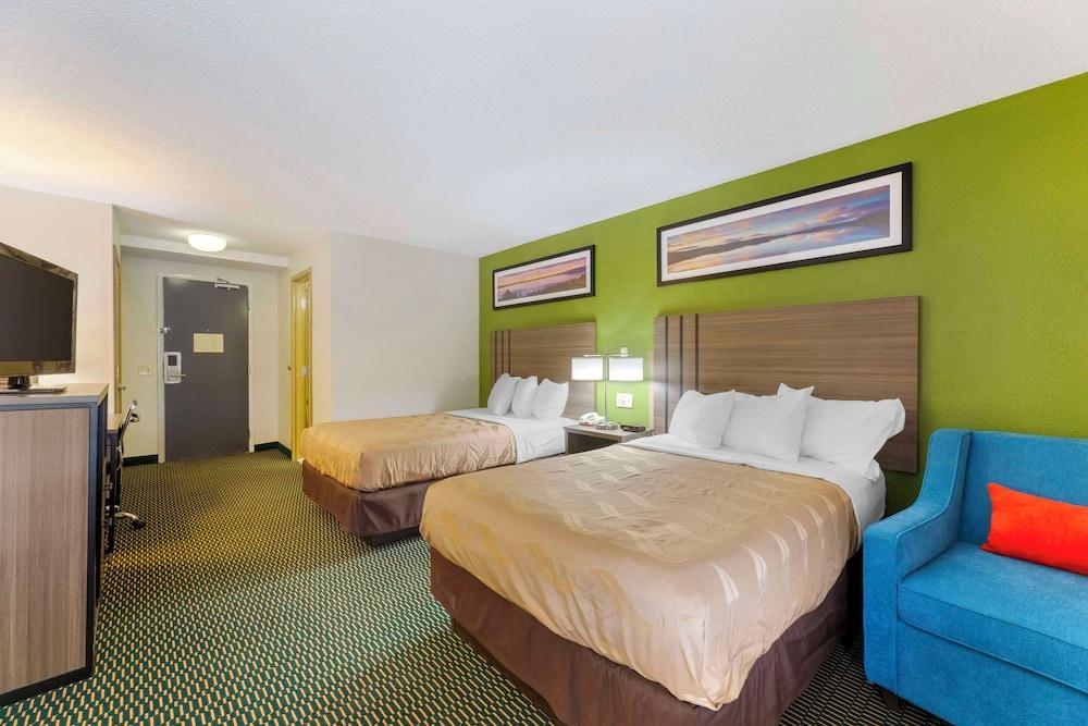 Quality Inn Huron photo 14