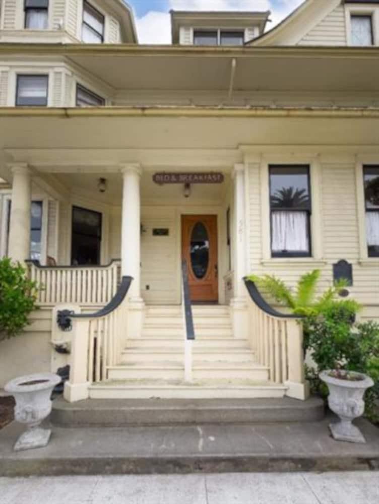 Pacific Grove Inn photo 47