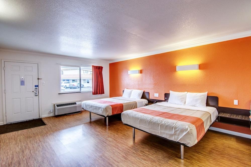 Motel 6 Manteca, CA photo 13