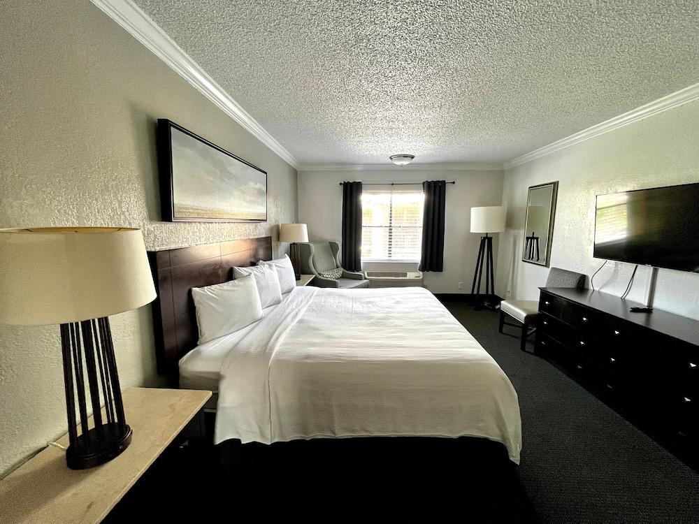 At Home Inn & Suites photo 36