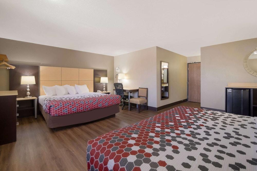 Econo Lodge Grand Forks near University photo 30