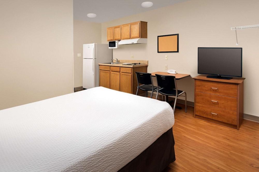 WoodSpring Suites Memphis East I-40 photo 6