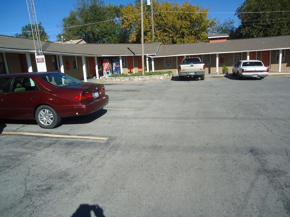 Budget Inn photo 33
