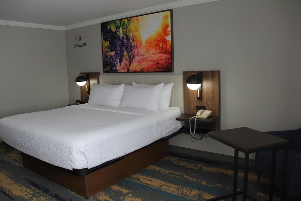 La Quinta Inn & Suites by Wyndham Yakima Downtown photo 28