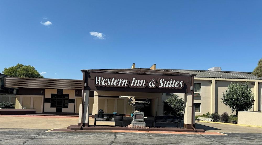 Western Inn and Suites photo 5