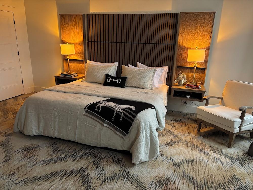 Hotel Thoroughbred photo 1