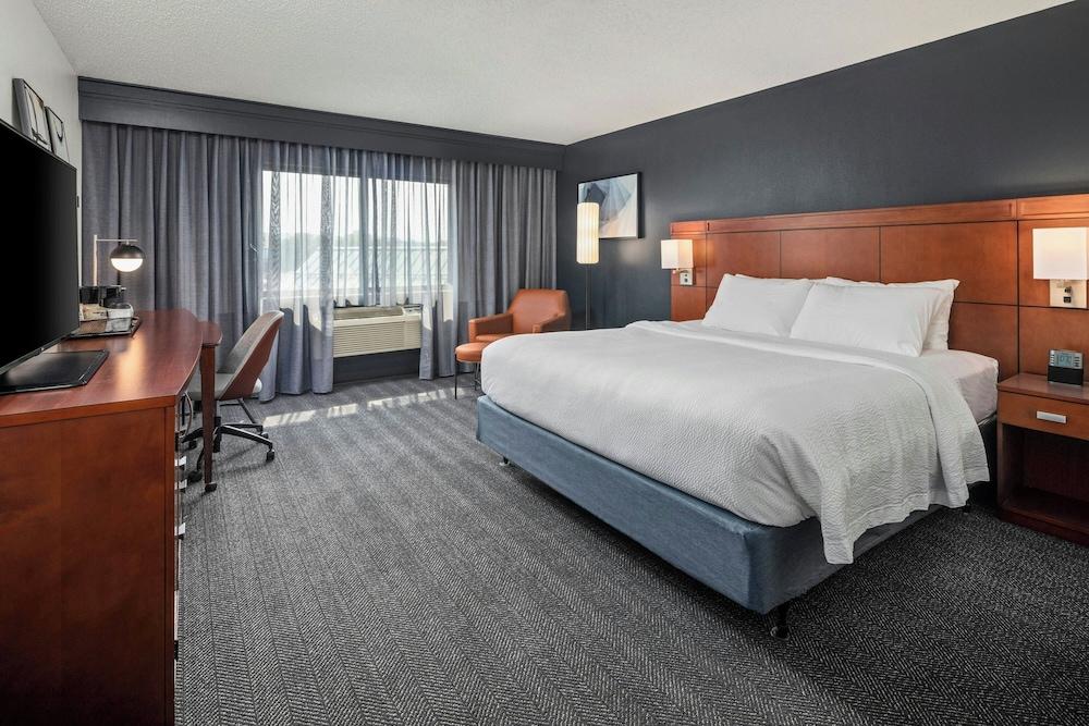 Courtyard by Marriott La Crosse photo 45