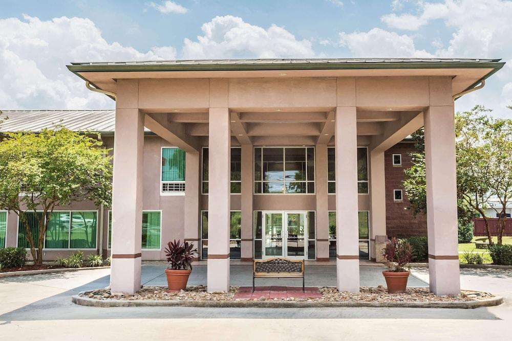 Ramada by Wyndham Luling photo 30