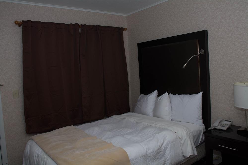 Atlantic Inn & Suites photo 30