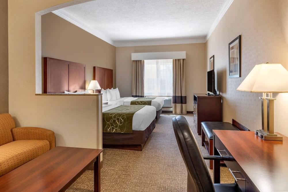 Comfort Suites Linn County photo 11