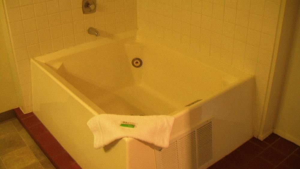 Wilderness Inn photo 24