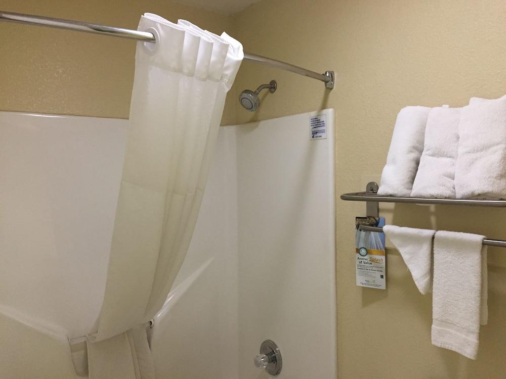 Econo Lodge Inn & Suites Eagle Pass photo 2