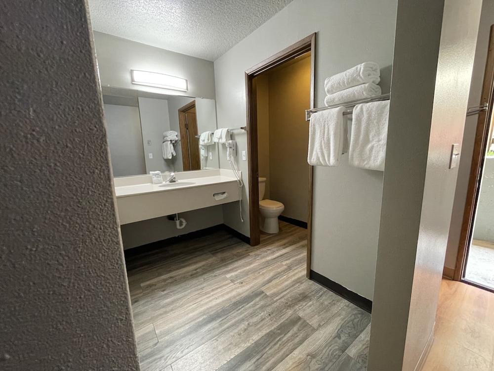 Sunnyside Inn & Suites photo 54