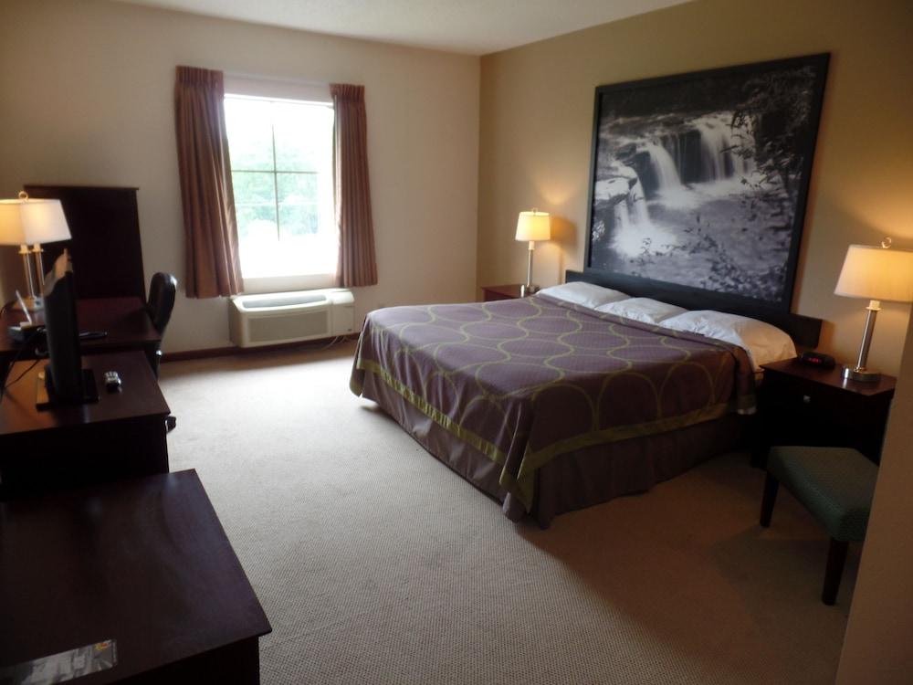 Super 8 by Wyndham Beaver Falls photo 13