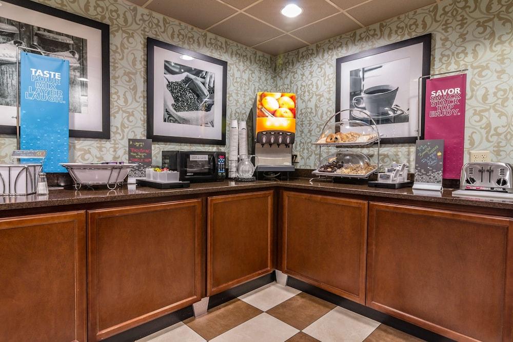 Hampton Inn Winchester-University/Mall Area photo 30