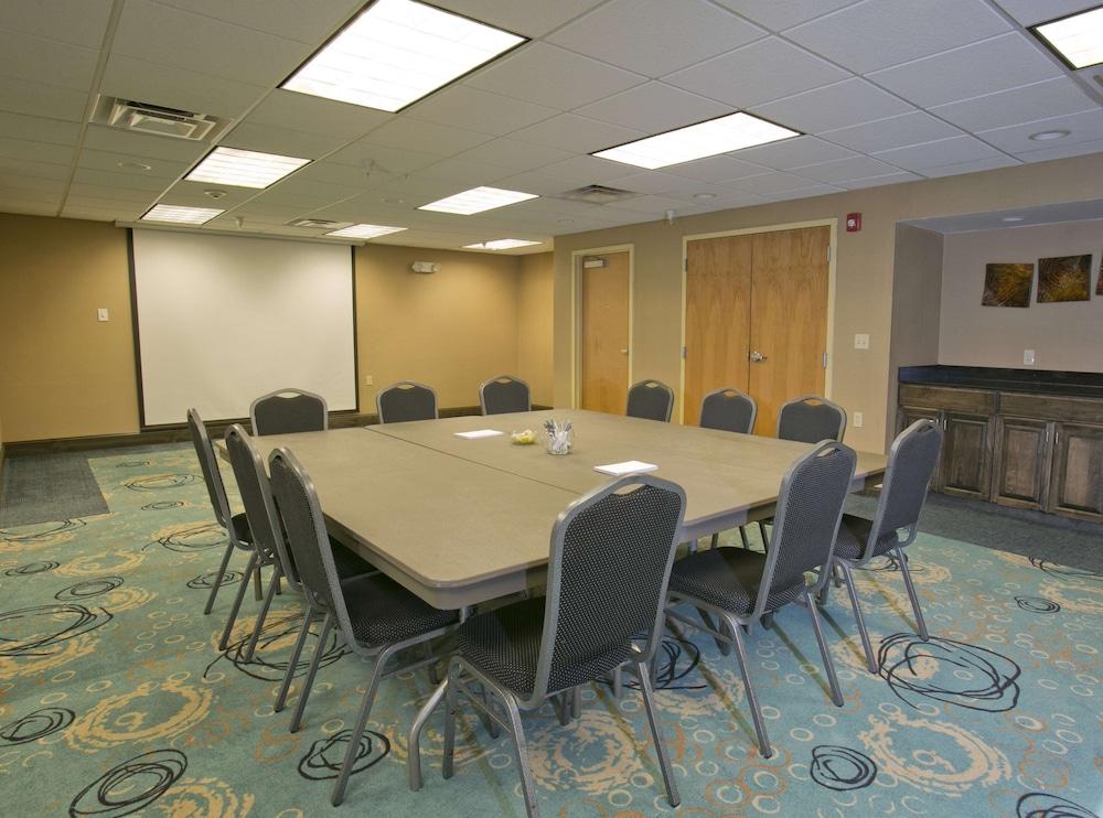 Hampton Inn & Suites Wiggins photo 42