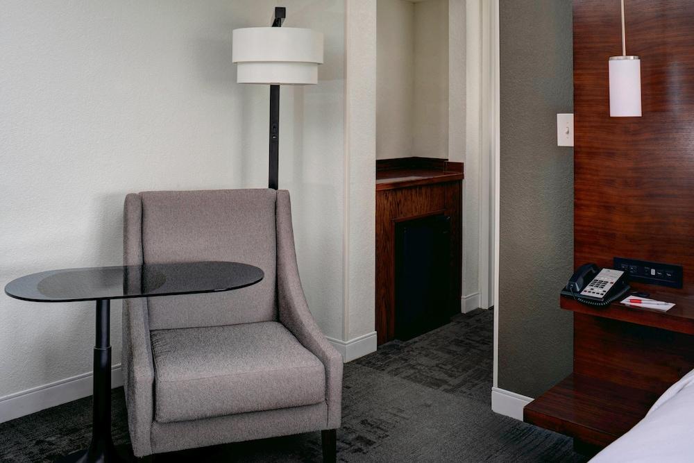 Marriott East Lansing at University Place photo 15