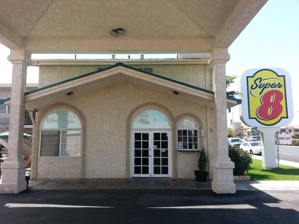 Super 8 by Wyndham Ridgecrest photo 13