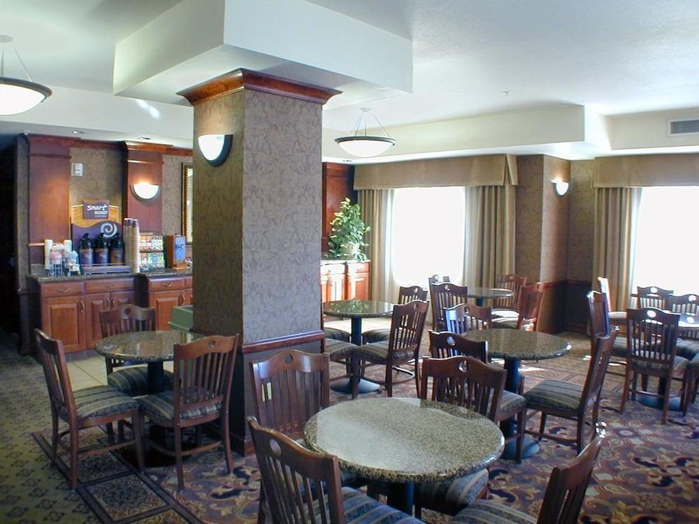 Holiday Inn Express Hotel & Suites Barstow-Outlet Center by IHG photo 25