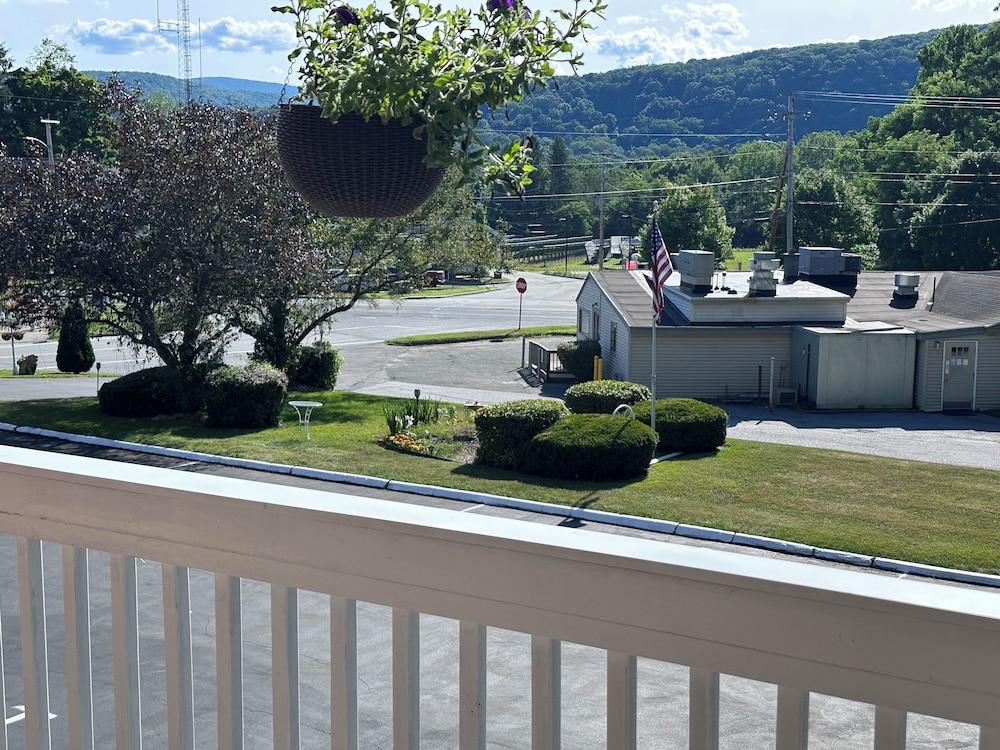 Cozy Corner Motel photo 25