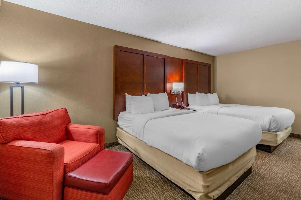 Comfort Inn Laurinburg photo 37