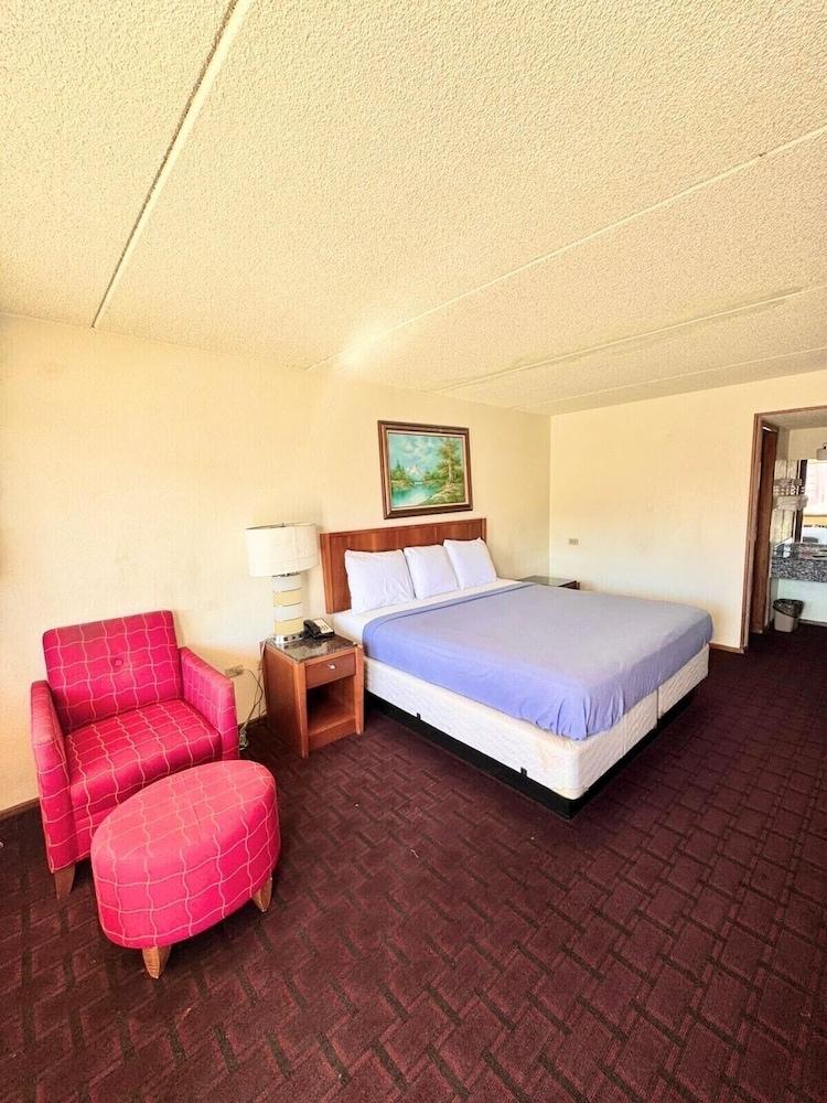 Parkway Inn photo 11