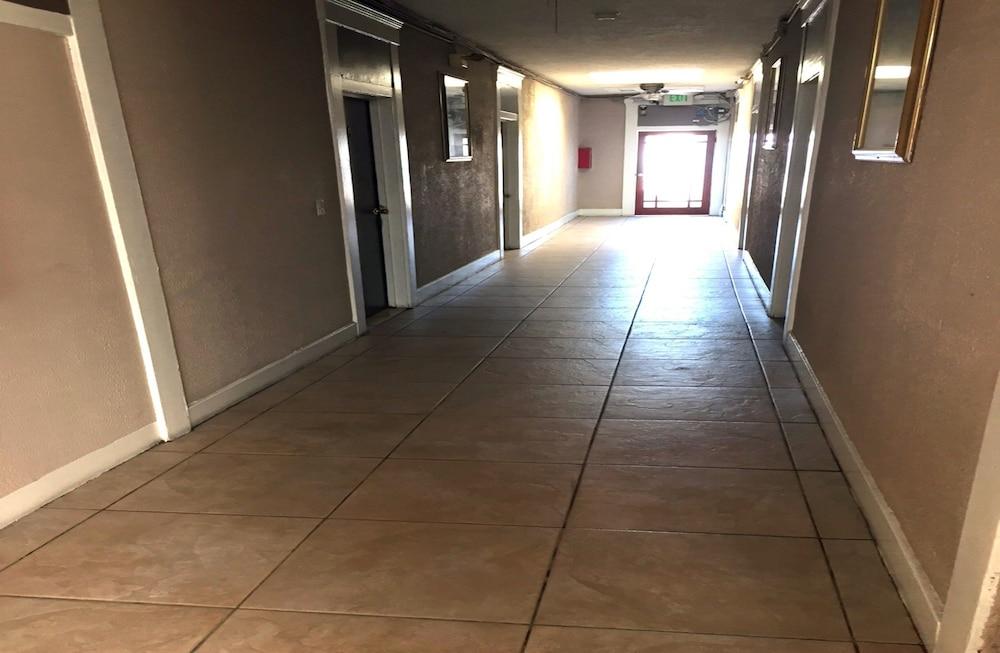 Monterey Inn Hotel photo 41