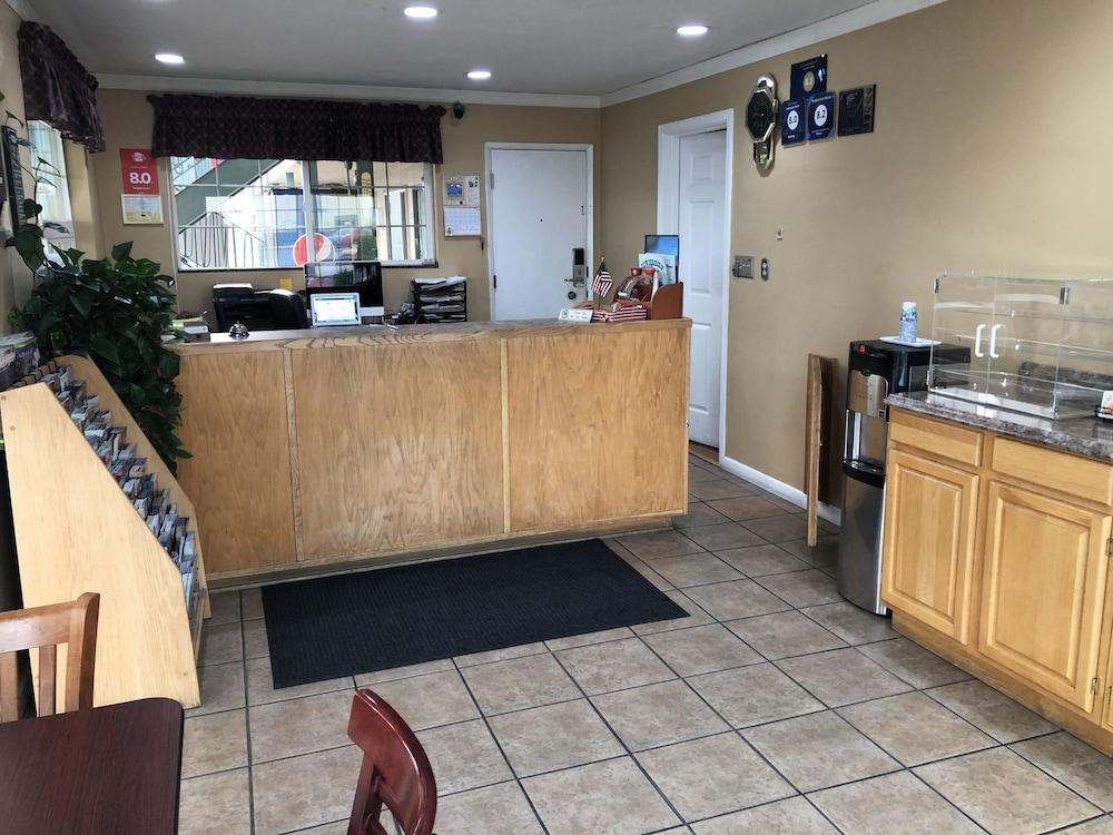 Knight's Inn Motel photo 56