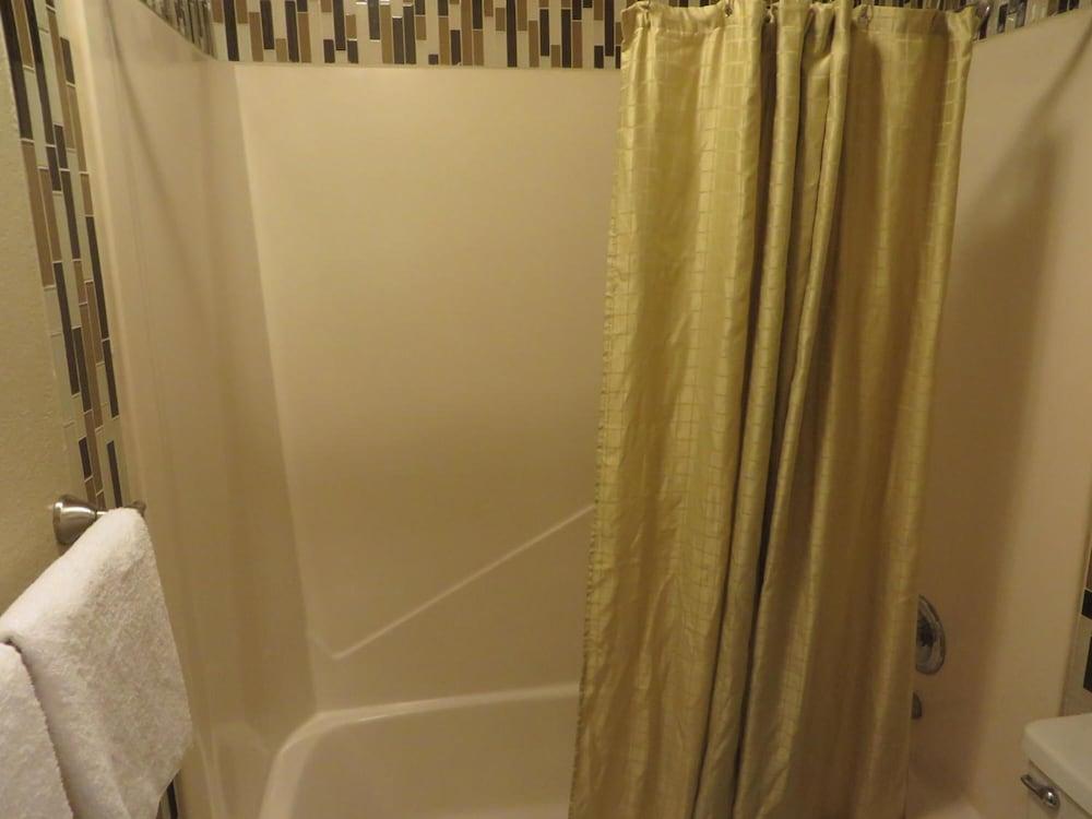 Riverside Suites photo 22