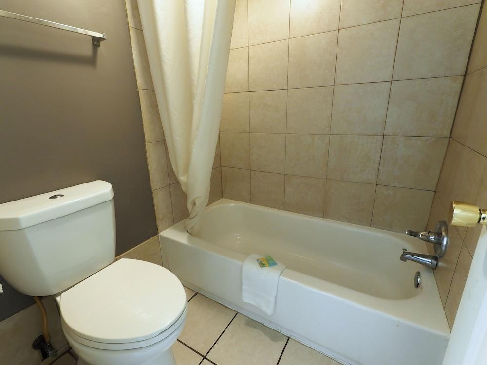 Budget Lodge photo 22