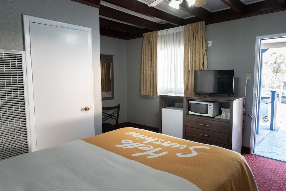 Budget Lodge Ruidoso photo 8
