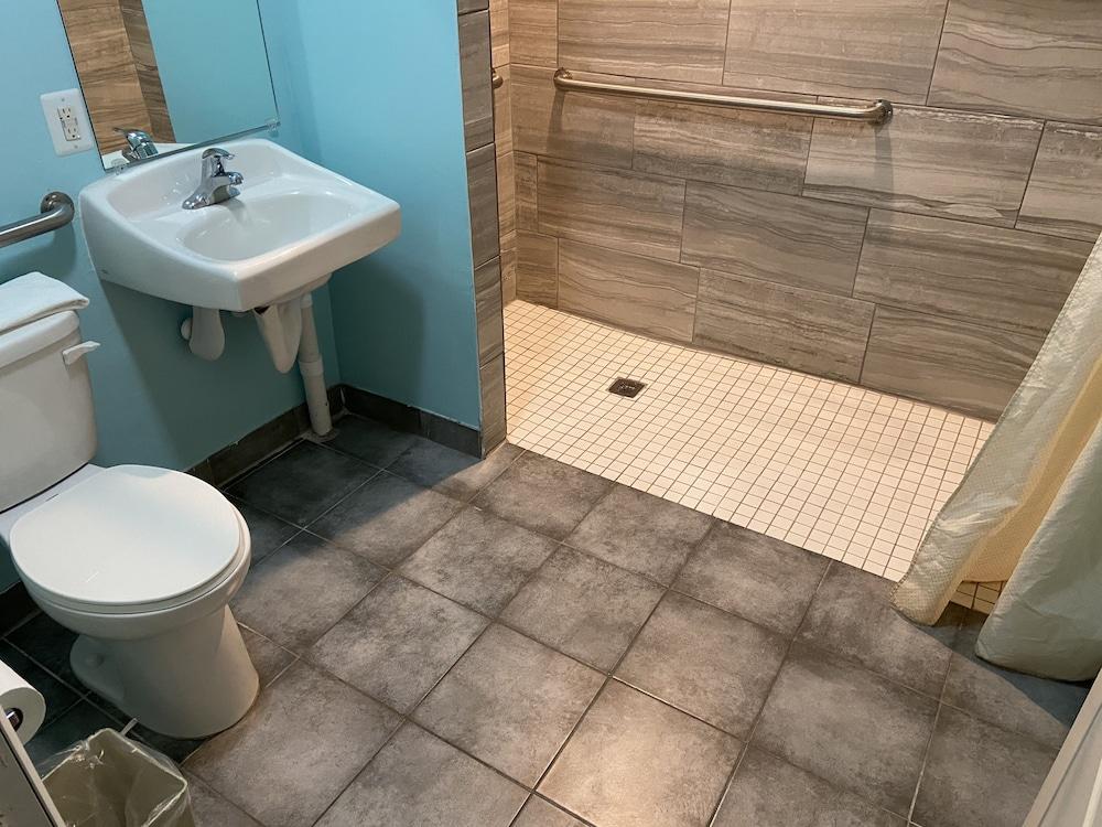 Delux Inn Clearwater photo 6