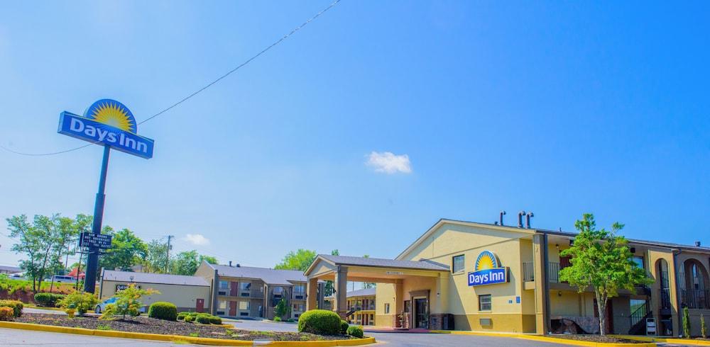 Days Inn & Suites by Wyndham Athens Alabama photo 28