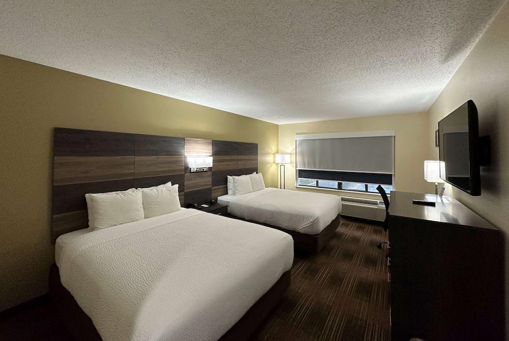 AmericInn by Wyndham Fort Atkinson photo 14
