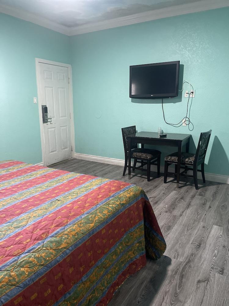 Economy Inn photo 9
