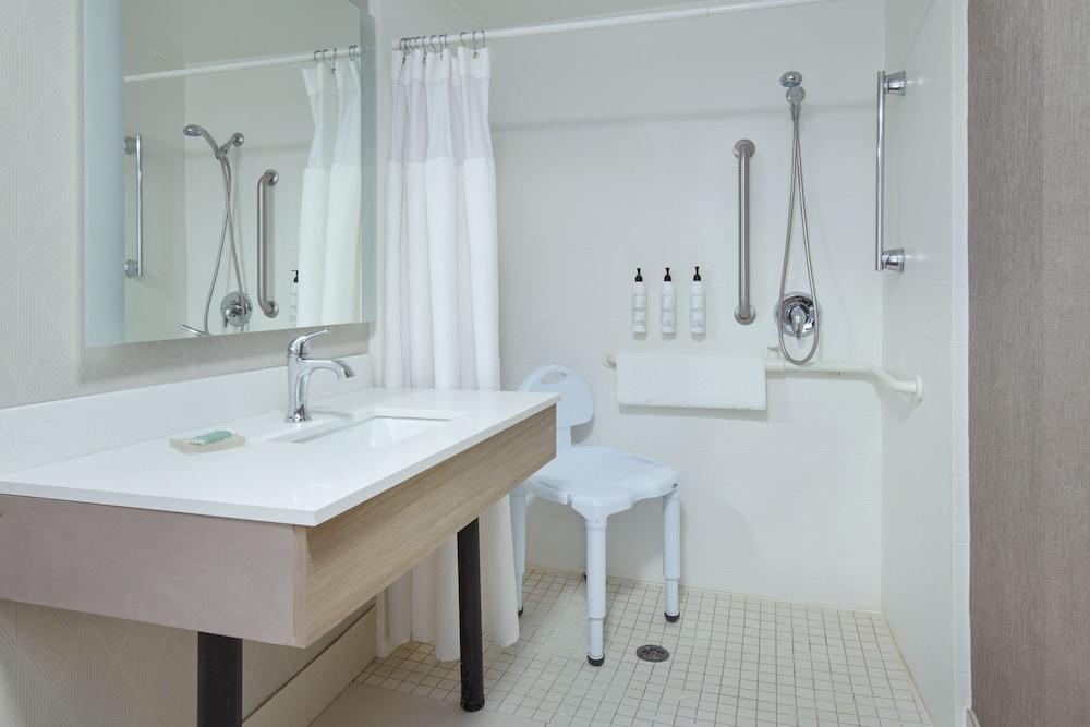 SpringHill Suites Detroit Southfield photo 14