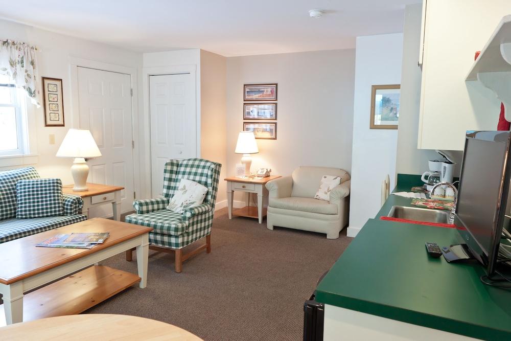 Mount Battie Inn photo 86