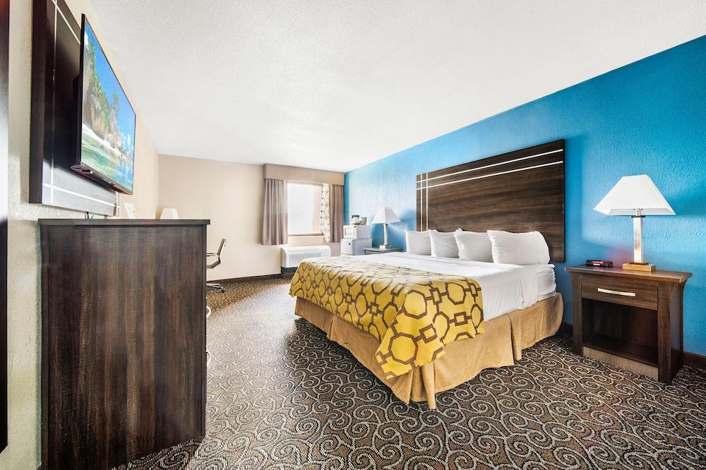 Baymont by Wyndham Muncie Near Ball State University photo 65