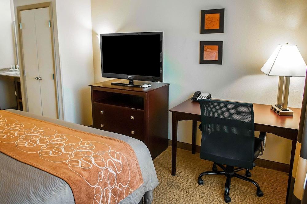 Comfort Suites Albuquerque/North Journal Center photo 11