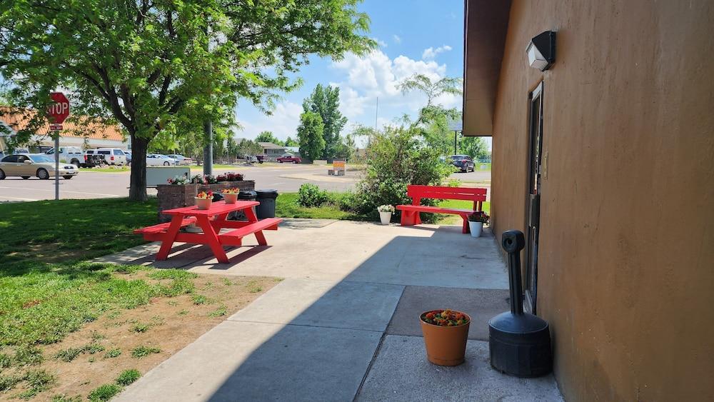 Grizzly Inn photo 24