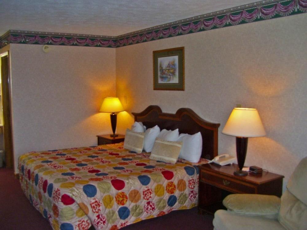 Colonial Inn photo 11
