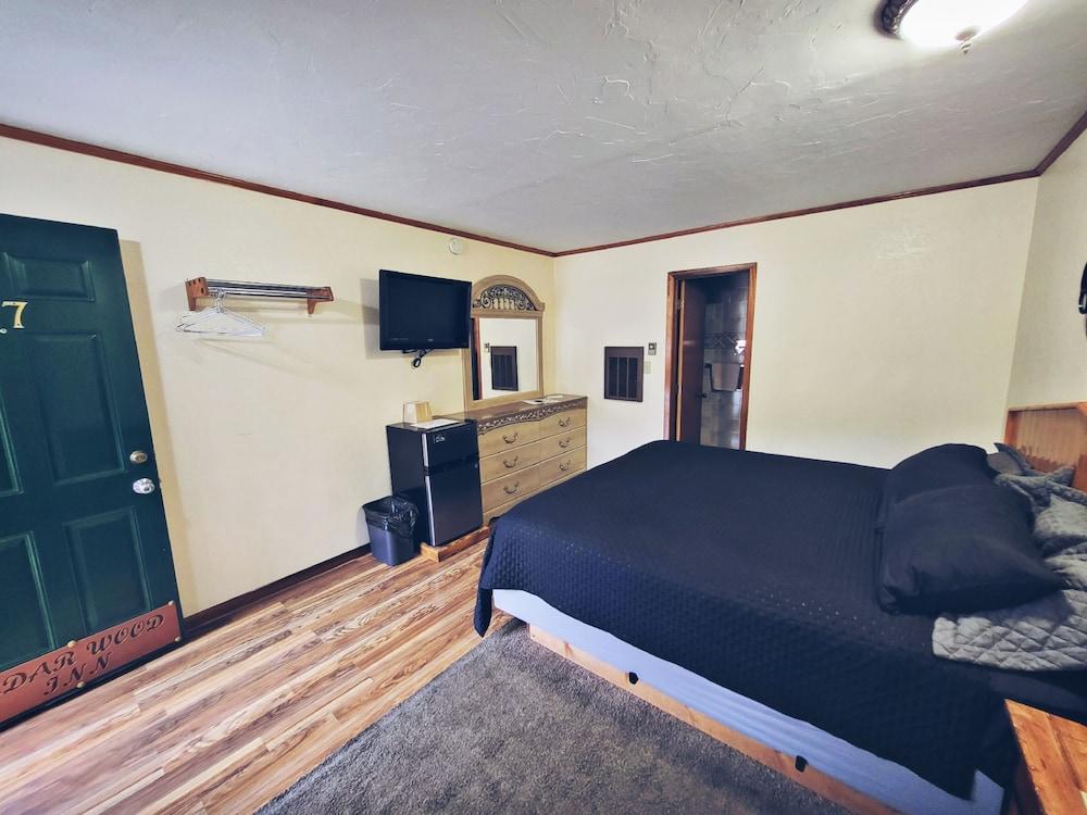 Cedar Wood Inn photo 24