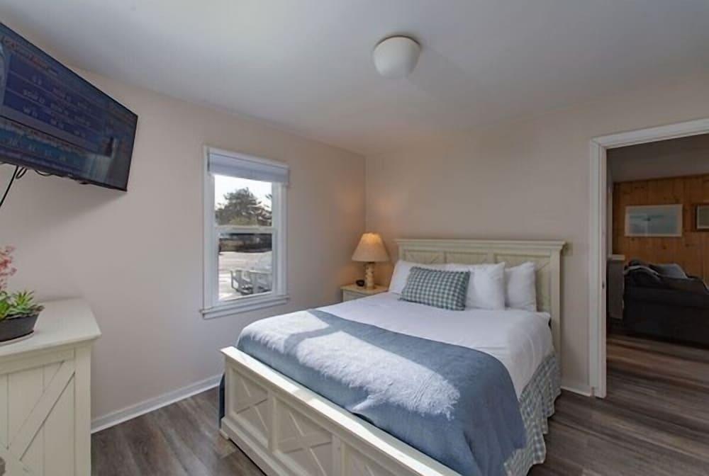 Edgewater Resort photo 40