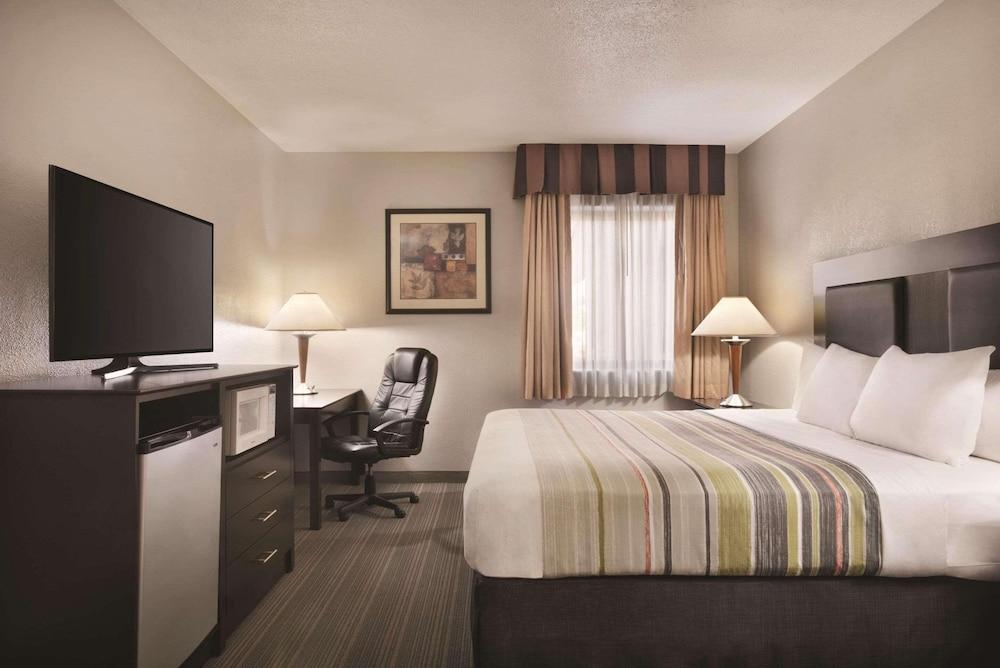 Country Inn & Suites by Radisson Indianapolis East photo 11